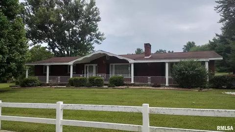 504 E Clark Trl, Herrin, IL 62948