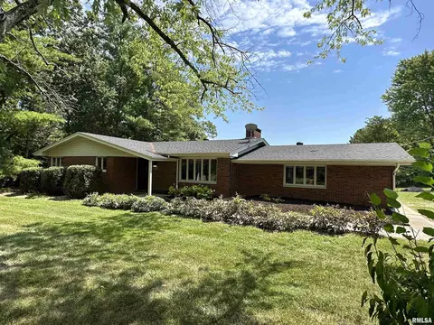 3602 Country Club Rd, Carbondale, IL 62901