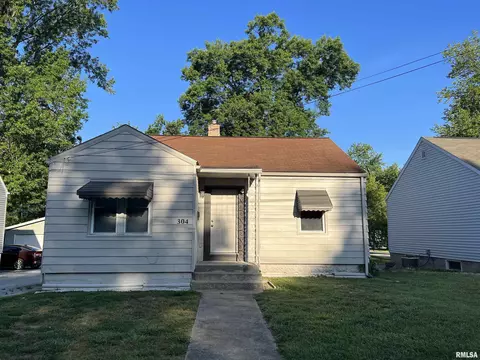304 N Oakland Ave, Carbondale, IL 62901