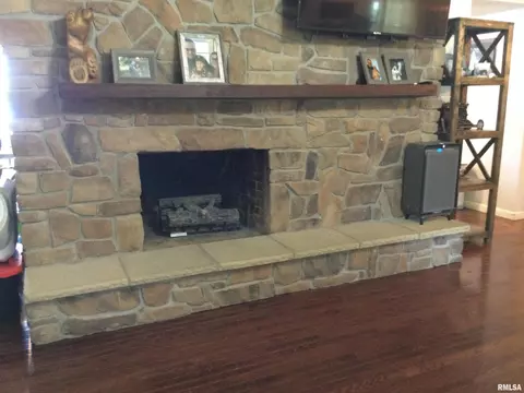 102 Belcher Dr, Anna, IL 62906 photo 6
