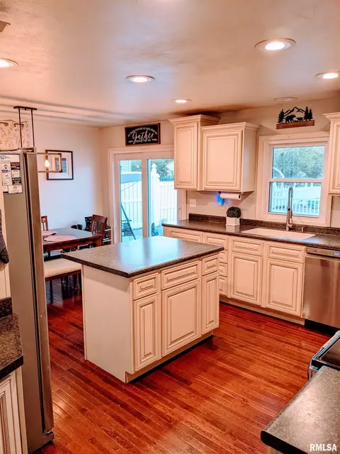 102 Belcher Dr, Anna, IL 62906 photo 3