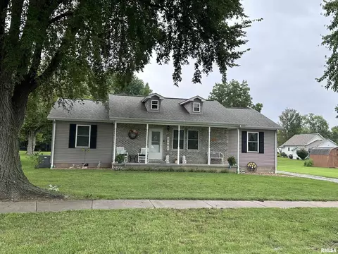 712 S Locust St, Sesser, IL 62884