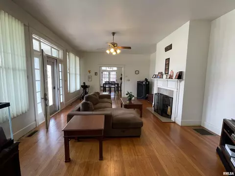 801 W Main St, Carmi, IL 62821 photo 6