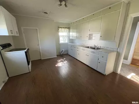 412 1st St, Carmi, IL 62821 photo 11