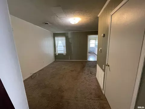 412 1st St, Carmi, IL 62821 photo 7