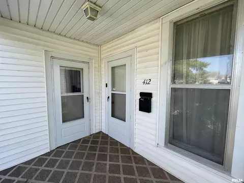 412 1st St, Carmi, IL 62821 photo 4