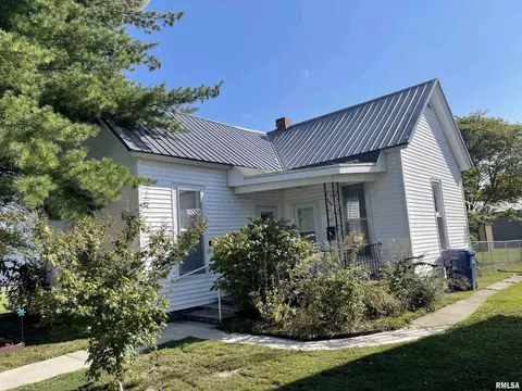 412 1st St, Carmi, IL 62821 photo 2