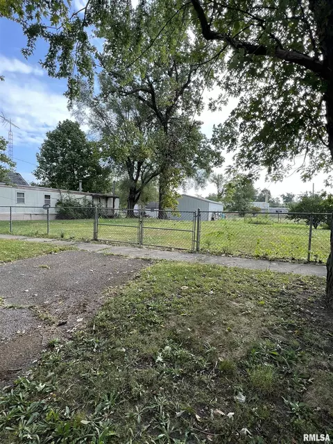 1107 S Marion St, Centralia, IL 62801 photo 10