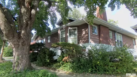 218 S Jackson St, Harrisburg, IL 62946