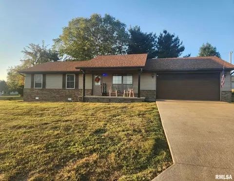 300 Memory Ln, Mcleansboro, IL 62859