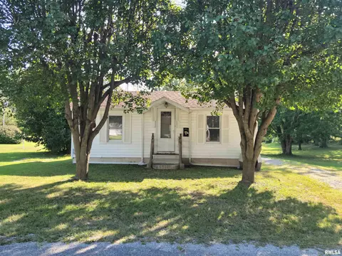 506 N 9th St, Benton, IL 62812