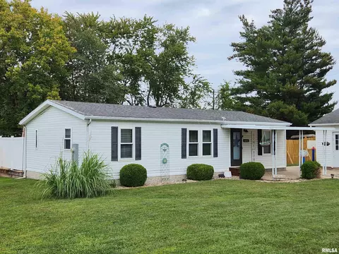 618 North St, Woodlawn, IL 62898