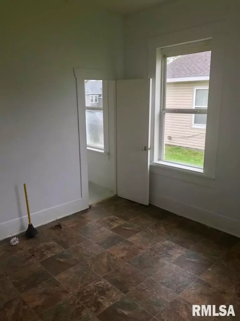 Bedroom - 1912 Hortense St, Murphysboro, IL 62966 photo 2 of 3