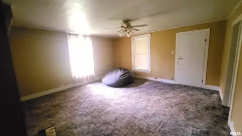 307 S Cherry St, Iuka, IL 62849 photo 7