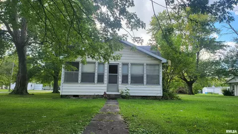 307 S Cherry St, Iuka, IL 62849 photo 2