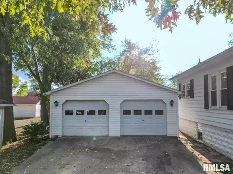 1309 Walnut St, Eldorado, IL 62930 photo 17
