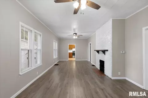 1309 Walnut St, Eldorado, IL 62930 photo 3