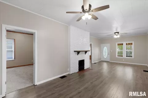 1309 Walnut St, Eldorado, IL 62930 photo 4
