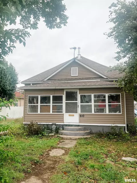 610 S Victor St, Christopher, IL 62822 photo 1