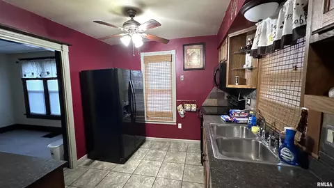 527 E 4th St, Centralia, IL 62801 photo 10
