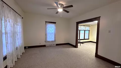 527 E 4th St, Centralia, IL 62801 photo 3