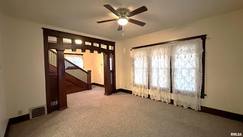 527 E 4th St, Centralia, IL 62801 photo 2