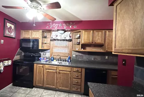 527 E 4th St, Centralia, IL 62801 photo 9