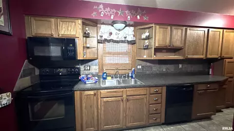 527 E 4th St, Centralia, IL 62801 photo 11