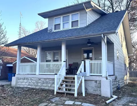 527 E 4th St, Centralia, IL 62801