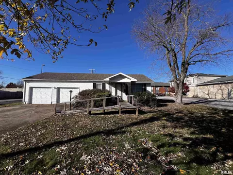 920 N Bentley St, Marion, IL 62959