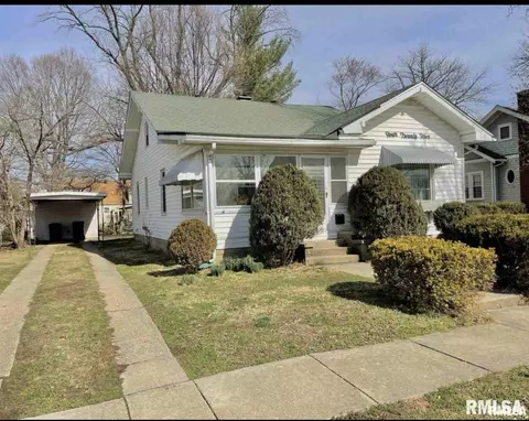 425 E 5th St, Flora, IL 62839