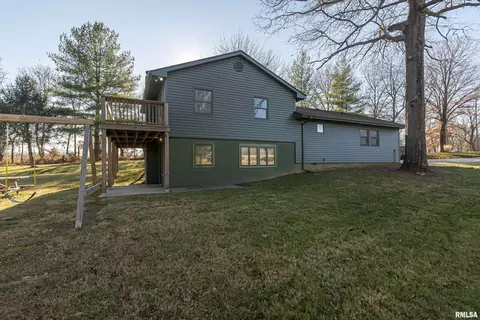 7636 Labrador Ln, Carbondale, IL 62902
