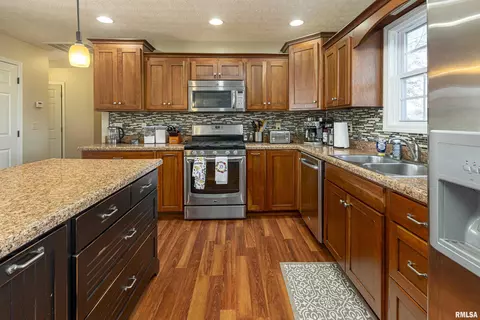 2 Holly St, Dahlgren, IL 62828 photo 8