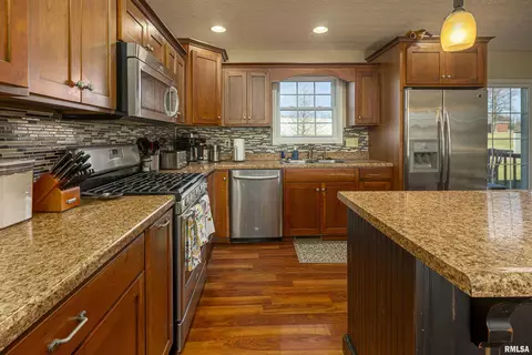 2 Holly St, Dahlgren, IL 62828 photo 7