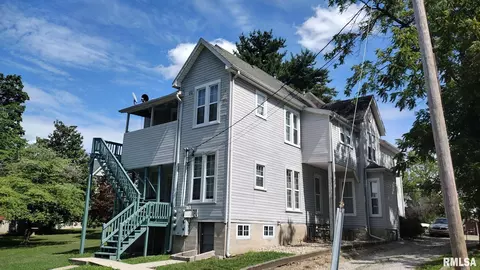 609 S Main St, Anna, IL 62906