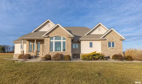 15228 E Holland Dr, Mount Vernon, IL 62864