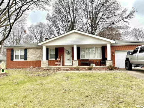 1261 13th St, Carlyle, IL 62231