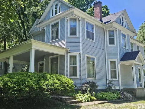 1007 S Main St, Benton, IL 62812