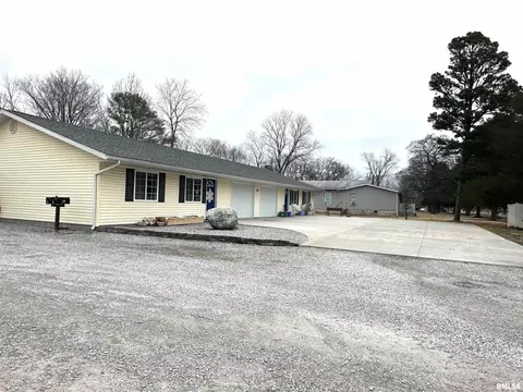 2010 Iowa Rd, Carbondale, IL 62901