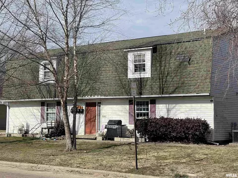 609 N 9th St, Herrin, IL 62948