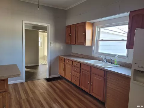605 W Cherry St, Herrin, IL 62948 photo 3