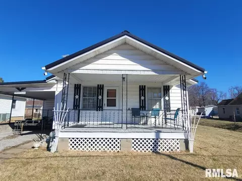 710 E Broadway St, Mcleansboro, IL 62859