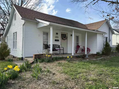 205 N Elm St, Carterville, IL 62918