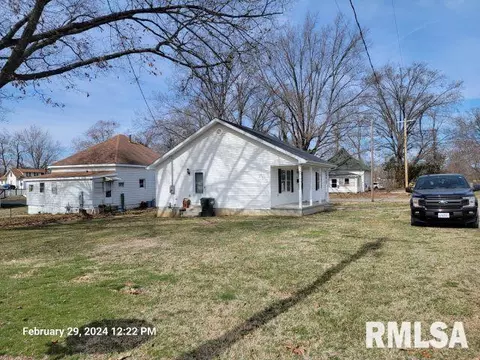 801 Bramlet St, Eldorado, IL 62930 photo 3