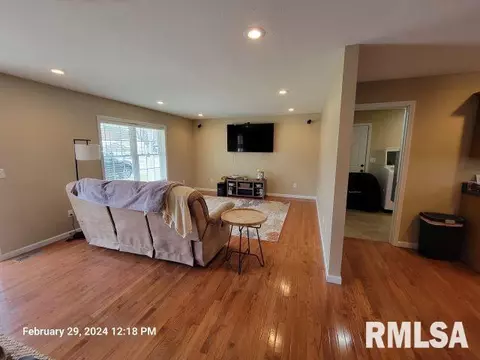 801 Bramlet St, Eldorado, IL 62930 photo 17