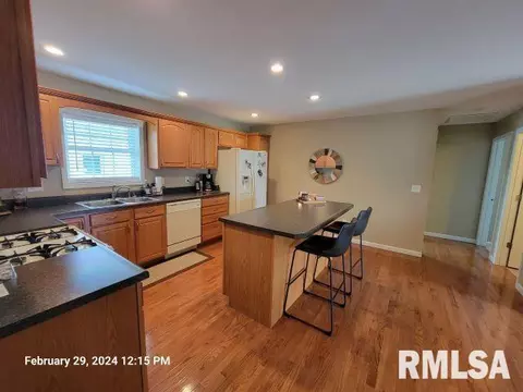 801 Bramlet St, Eldorado, IL 62930 photo 8