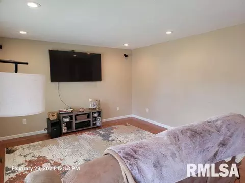 801 Bramlet St, Eldorado, IL 62930 photo 5