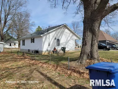 801 Bramlet St, Eldorado, IL 62930 photo 4