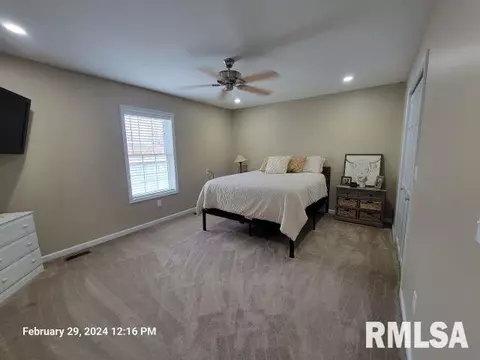 801 Bramlet St, Eldorado, IL 62930 photo 11