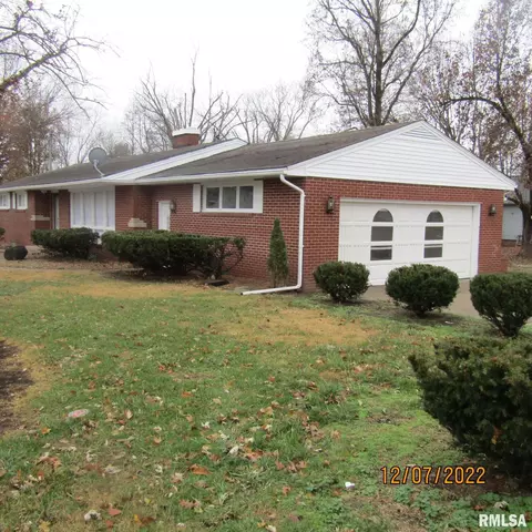 501 N Locust St, West Frankfort, IL 62896